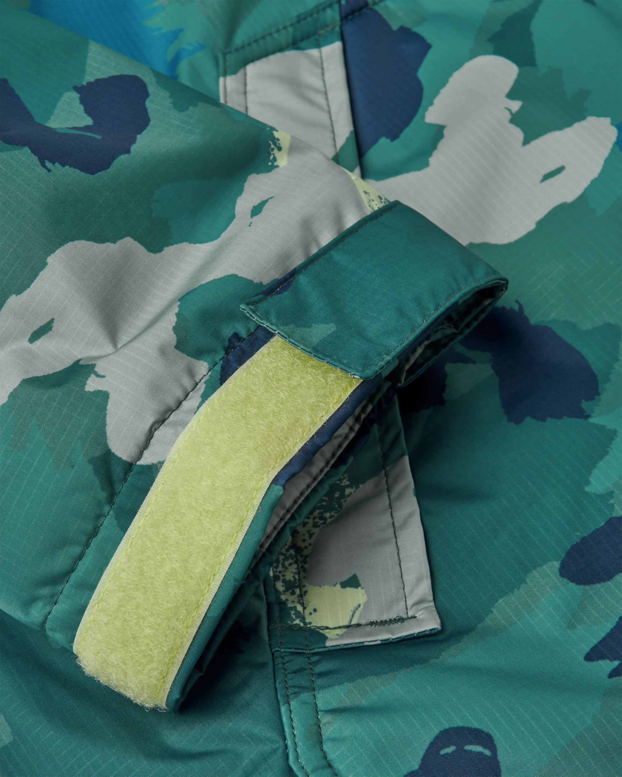 Waves Recycled Sherpa Lined Changing Robe - Alpine Camo Rain Forest - Flatlay