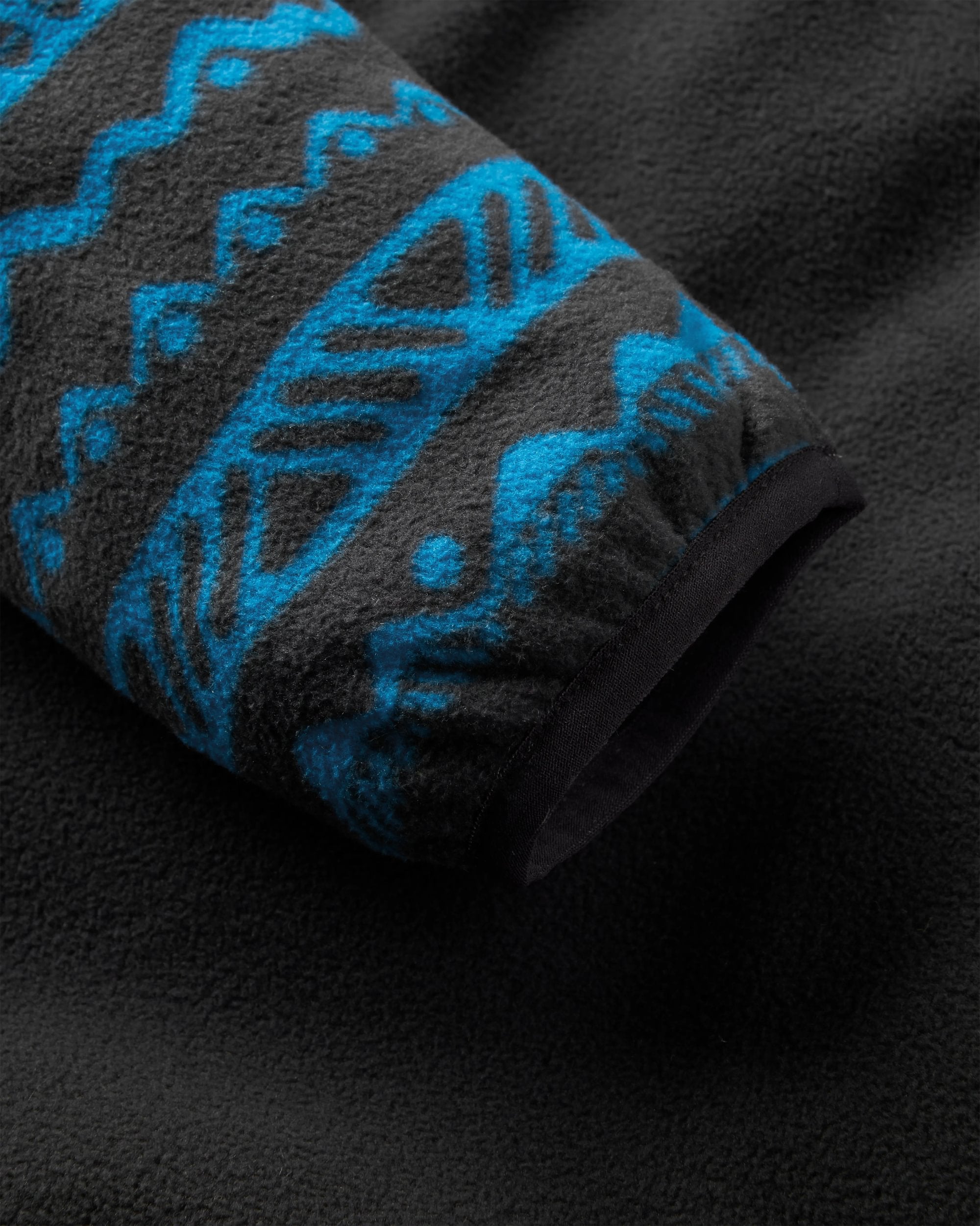 Set Off Recycled Polar 1/4 Zip Fleece - Mountain Geo Charcoal/Bluejay - Flatlay