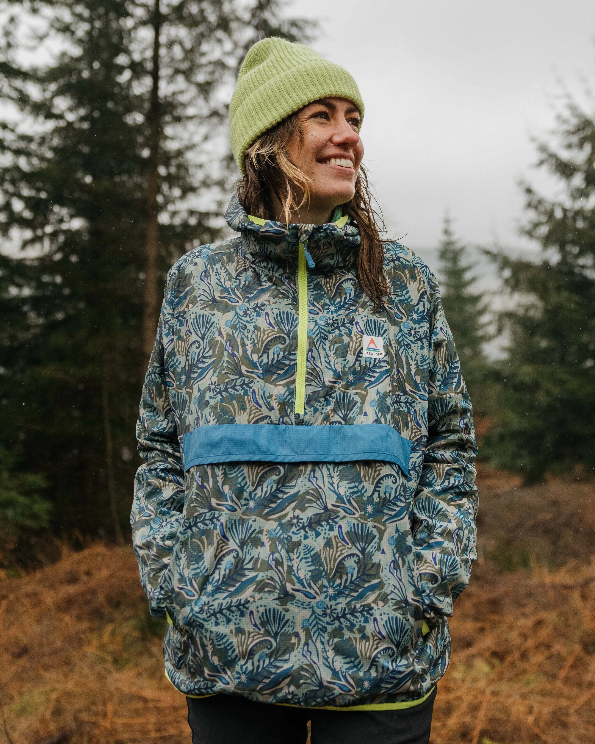 Viento Recycled Windshell Anorak - Abstract Seaweed Pistachio - Lifestyle