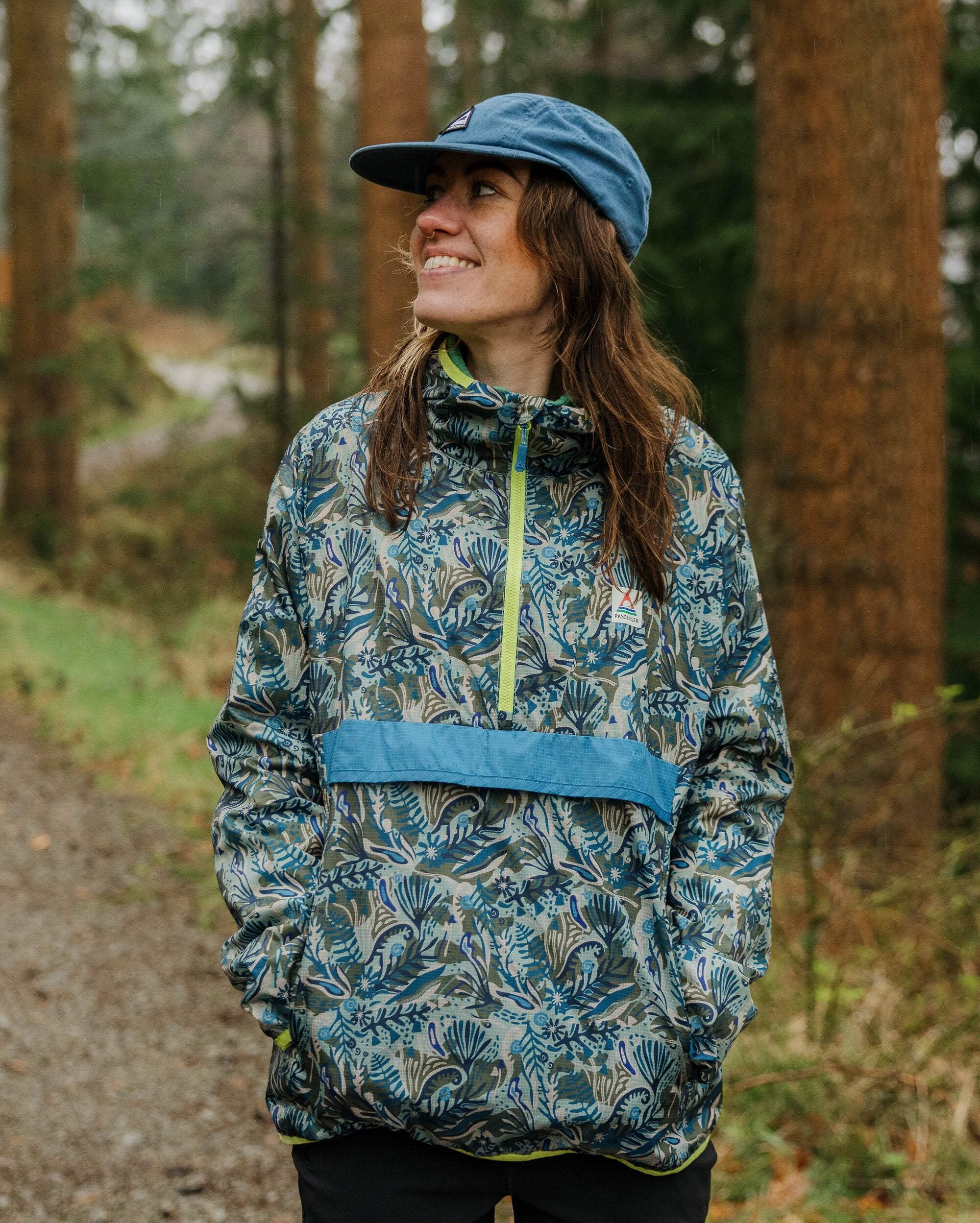 Viento Recycled Windshell Anorak - Abstract Seaweed Pistachio - Lifestyle