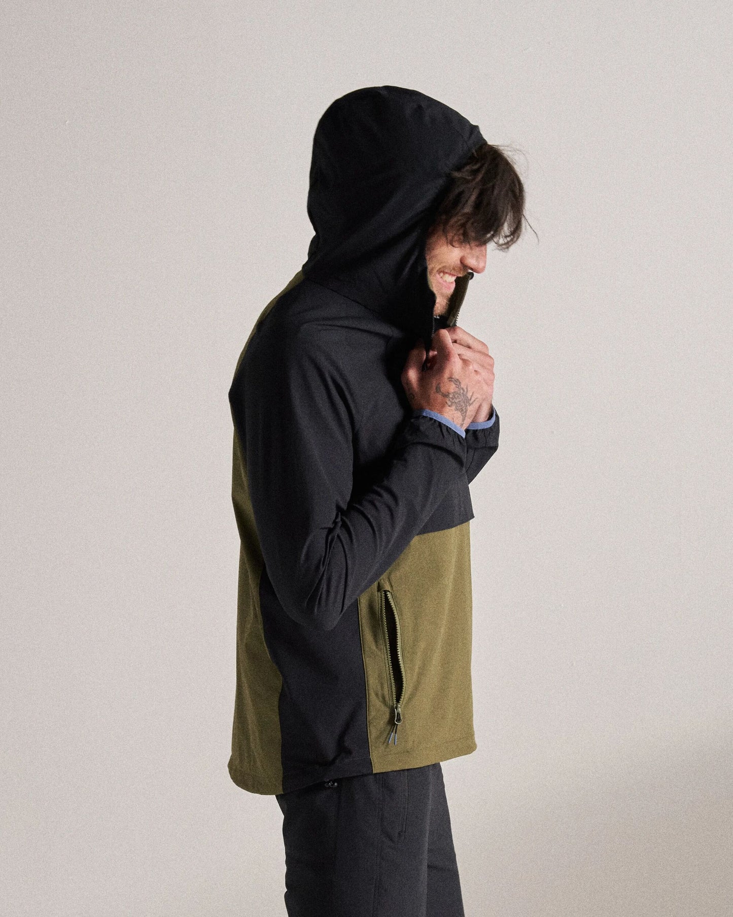 Roamer Light Recycled Softshell Jacket - Black/Khaki - Studio Ecomm