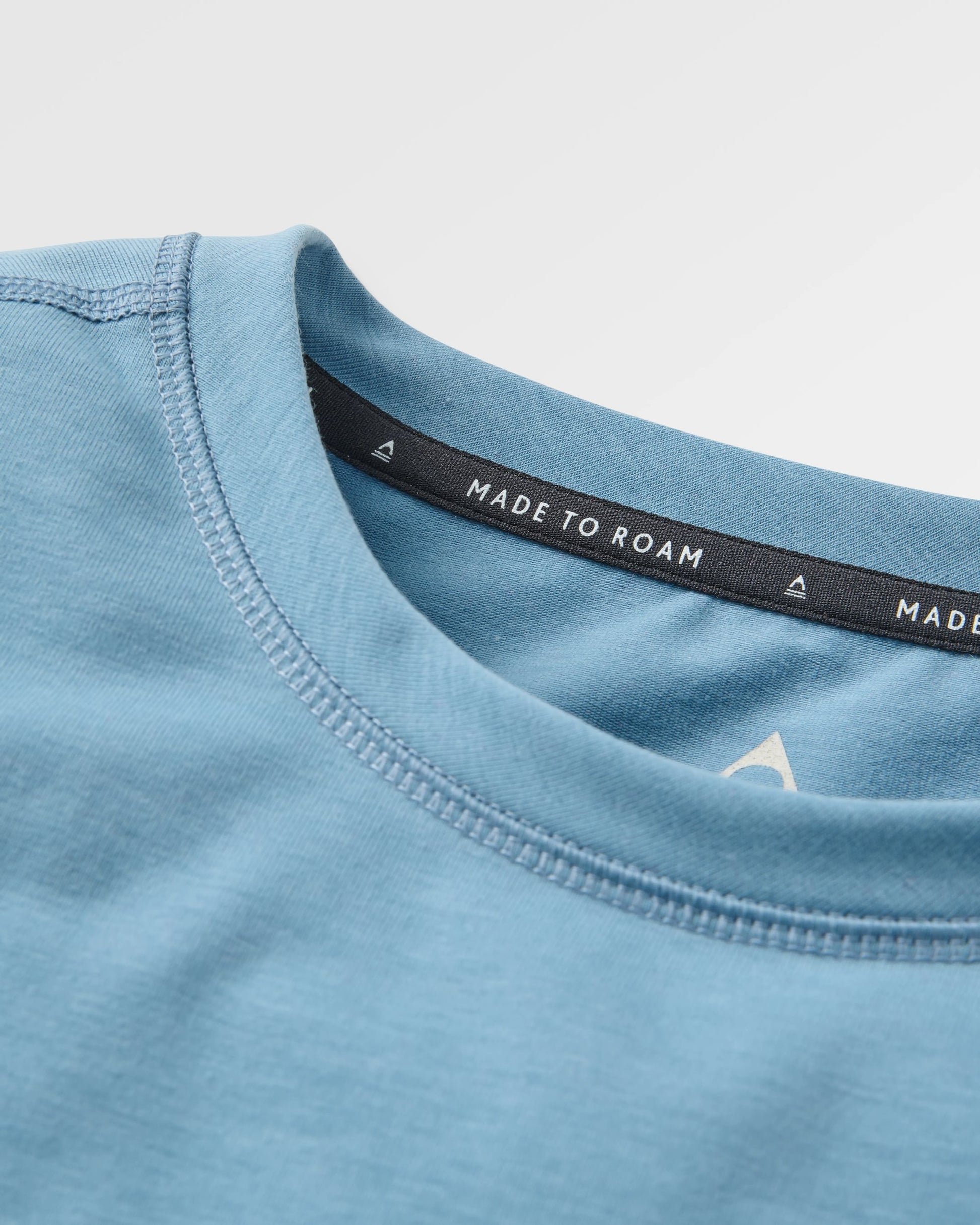 Roamscreen UPF50 LS T-Shirt - Faded Denim - Flatlay