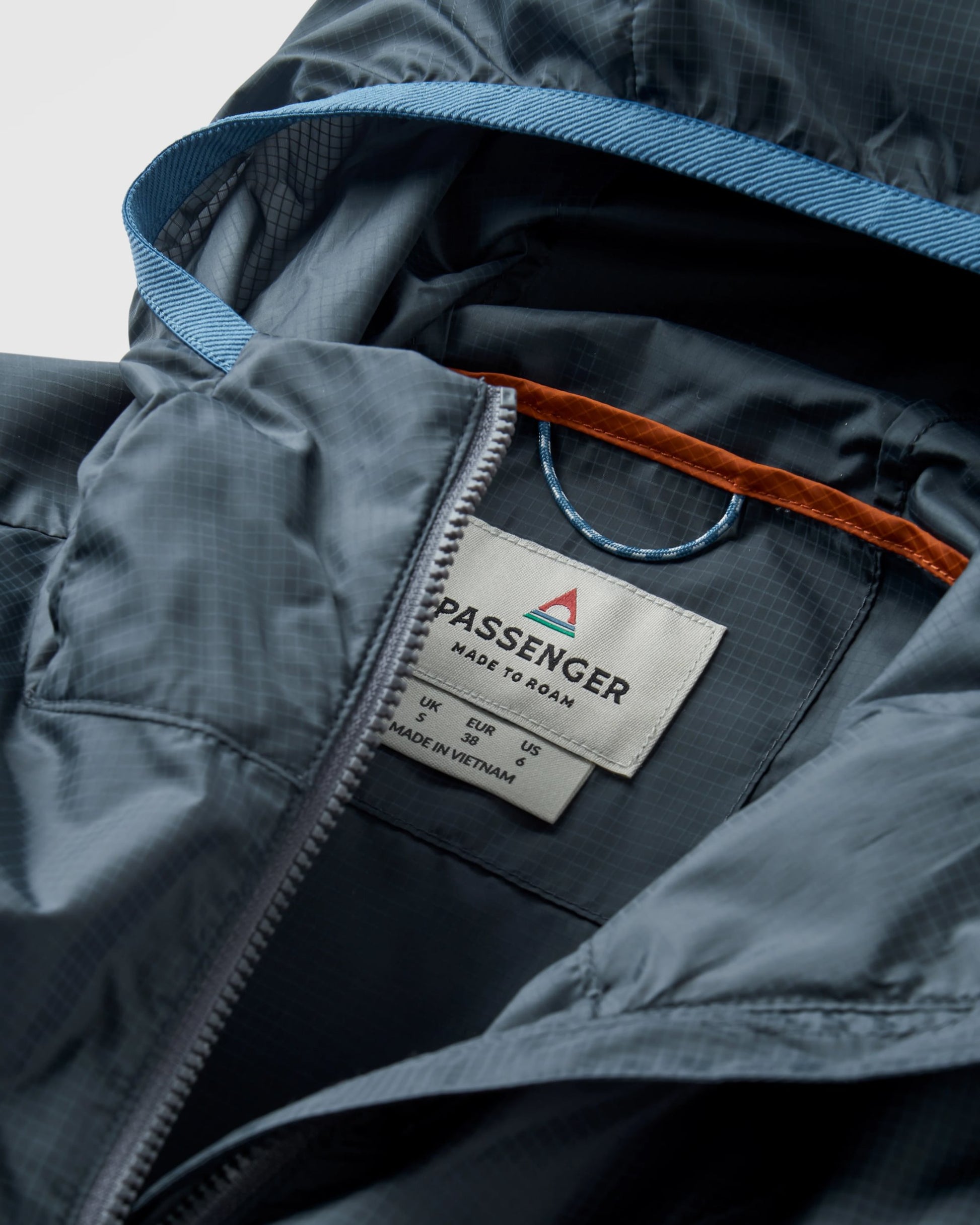 Viento Recycled Windshell Anorak - Charcoal