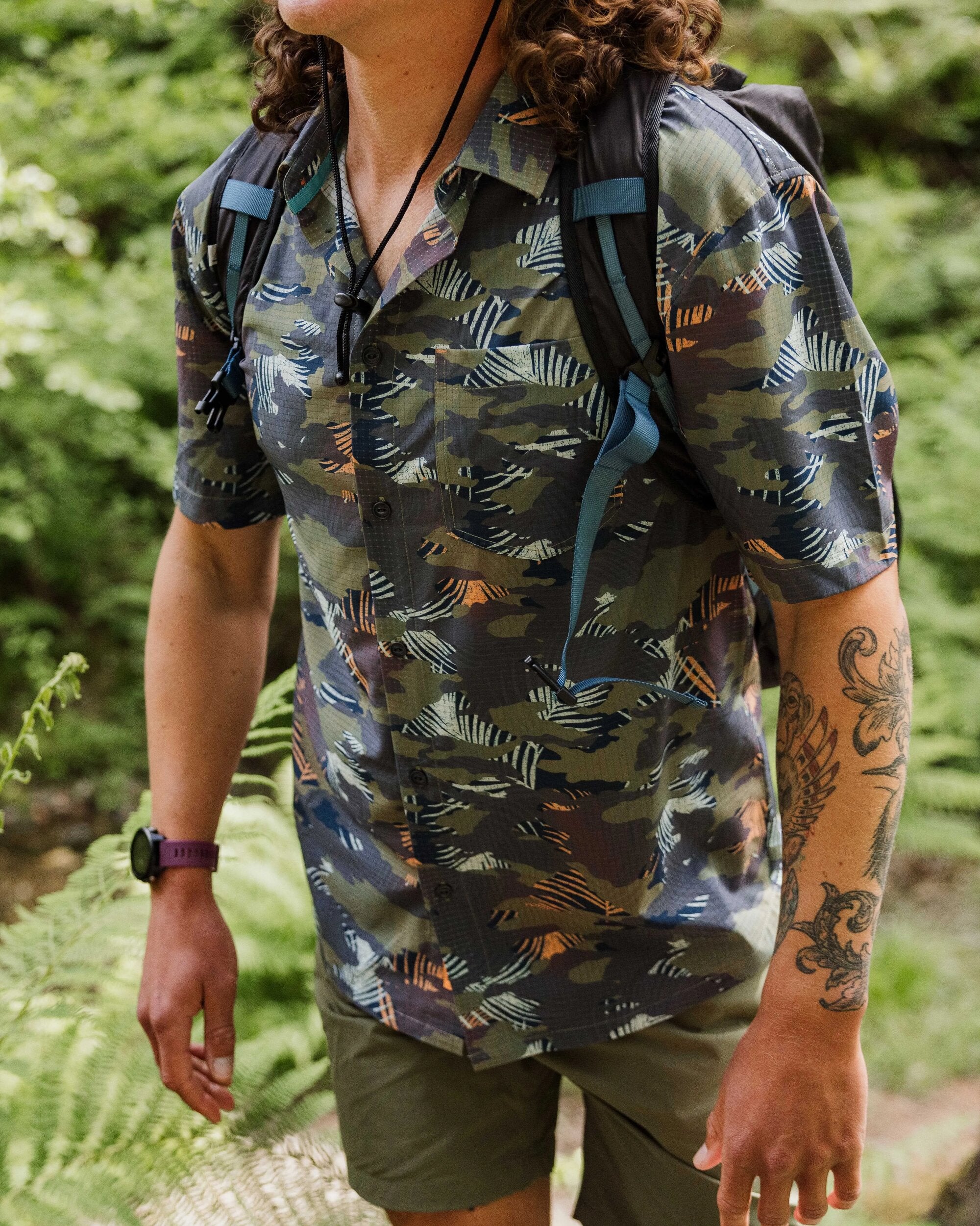 365 Recycled Active Shirt - Palm Camo Apricot - Lifestyle