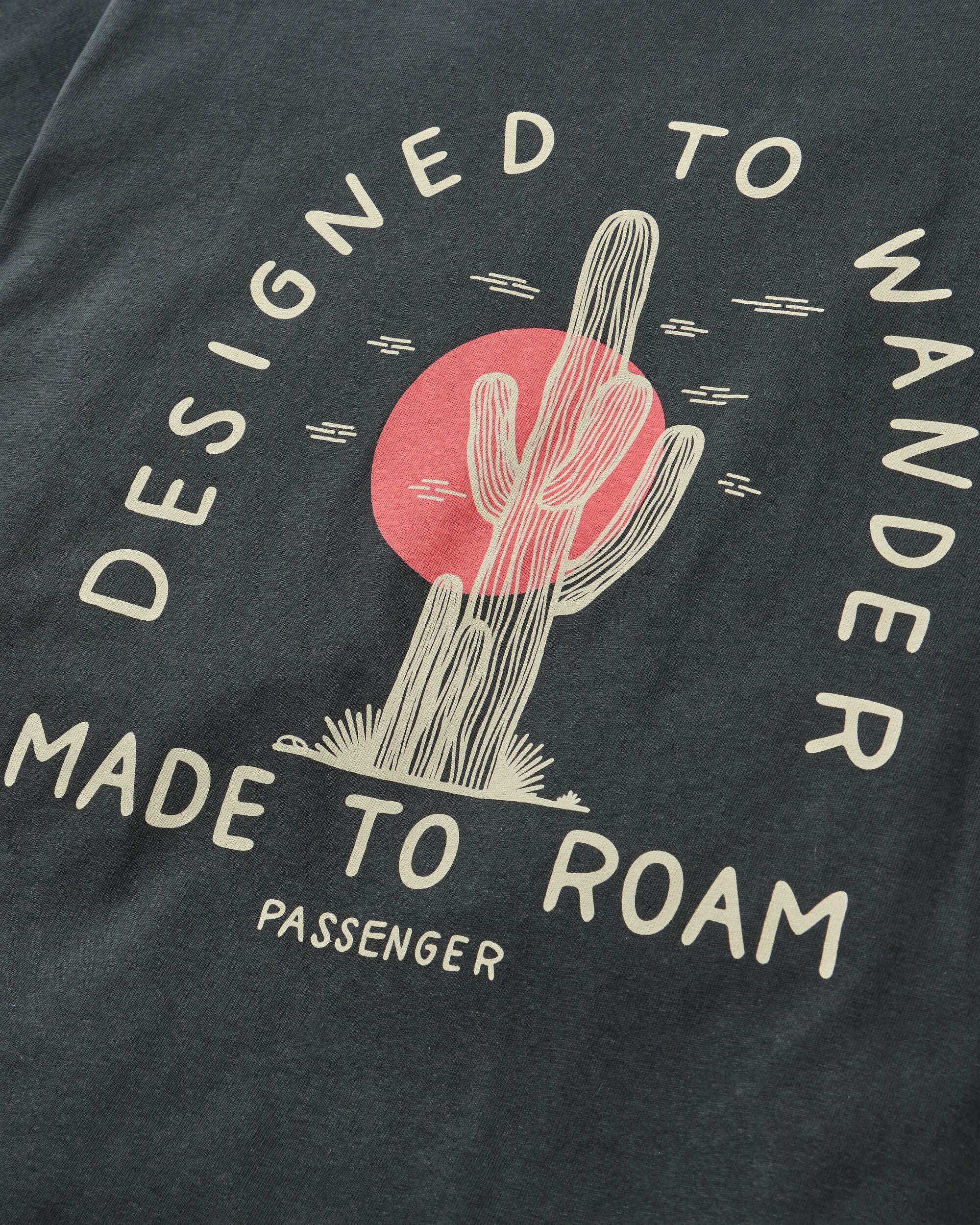 Explore T-shirt - Black - Flatlay