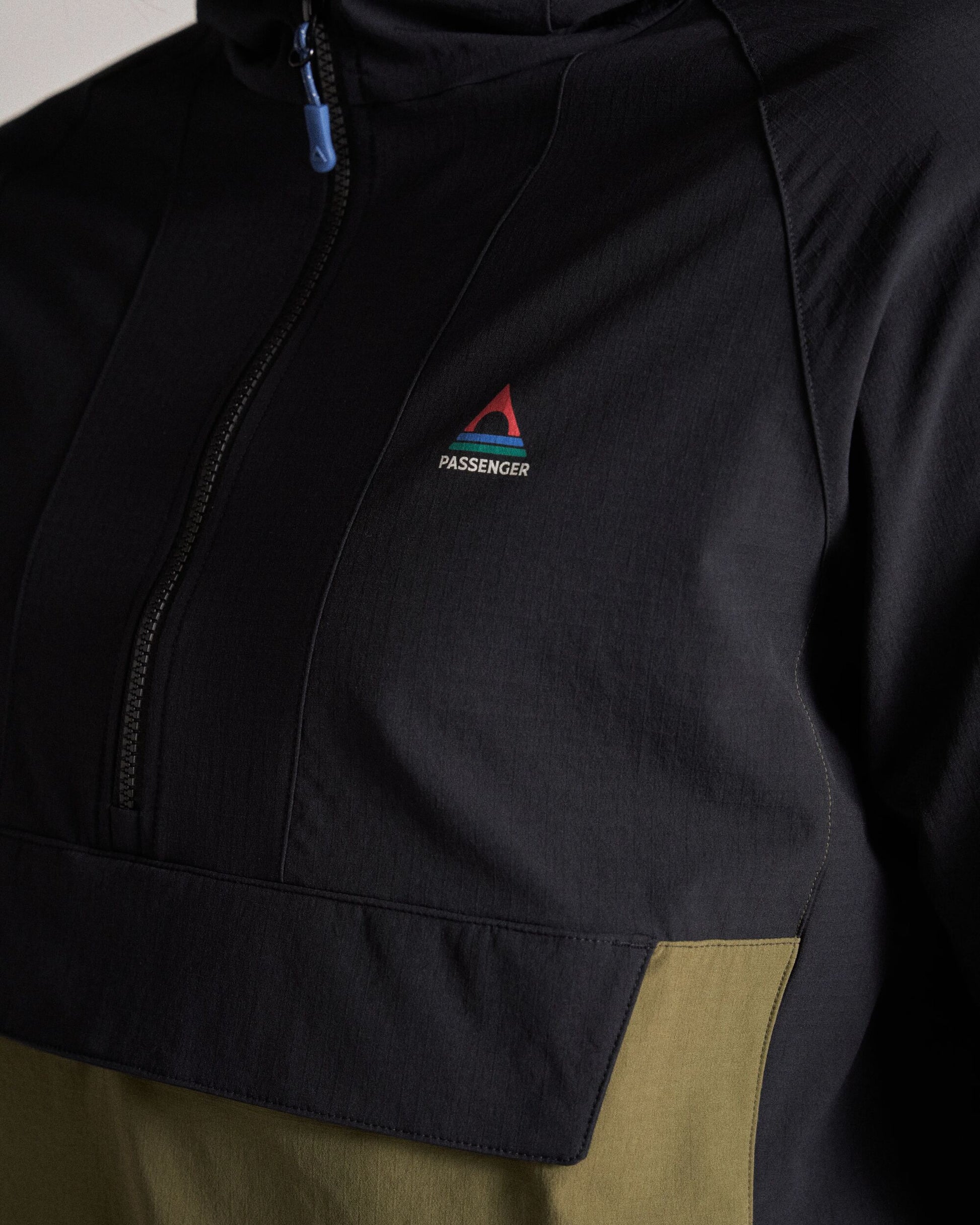 Roamer Light Recycled Softshell Jacket - Black/Khaki - Studio Ecomm