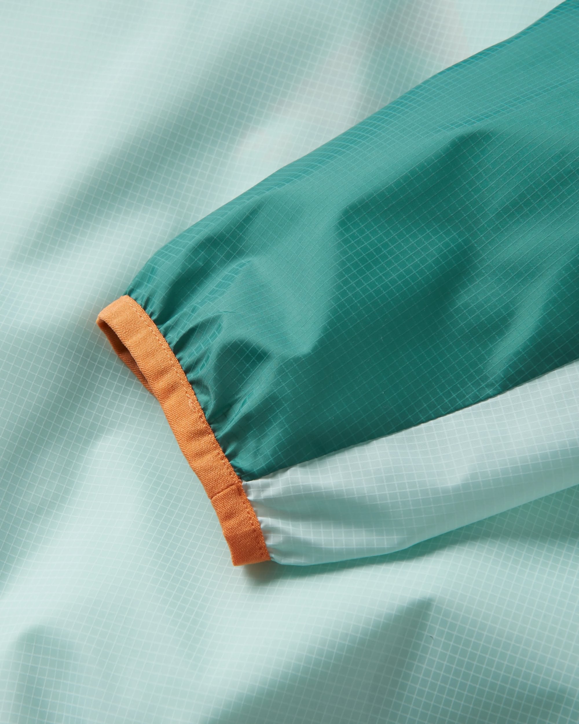Viento Recycled Windshell Anorak - Surf Spray/Deep Sea - Flatlay