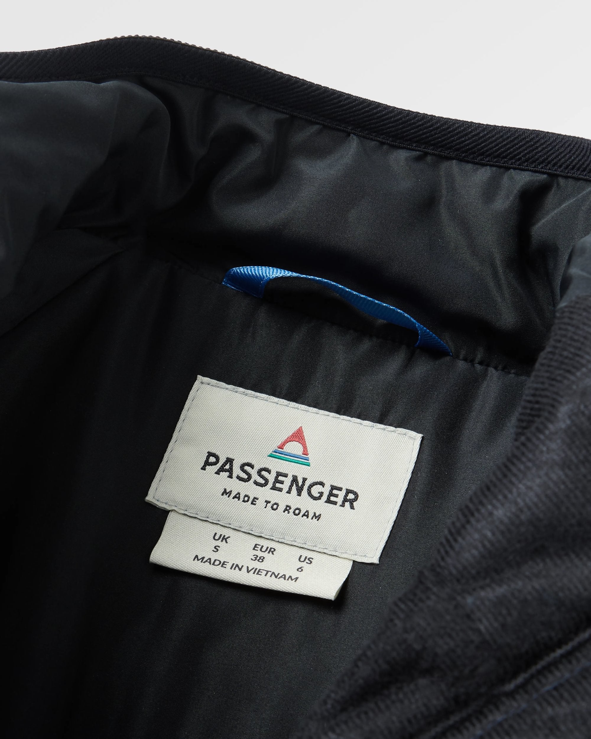 Shasta Lightweight Recycled Thermore® Insulated Hoodless Jacket - Black - Flatlay