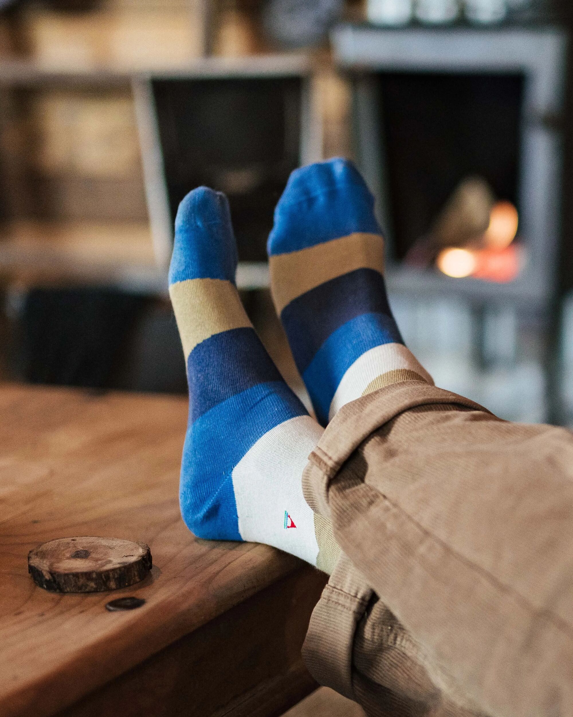Panorama Organic Midweight Crew Socks - Scenic Toffee - Lifestyle