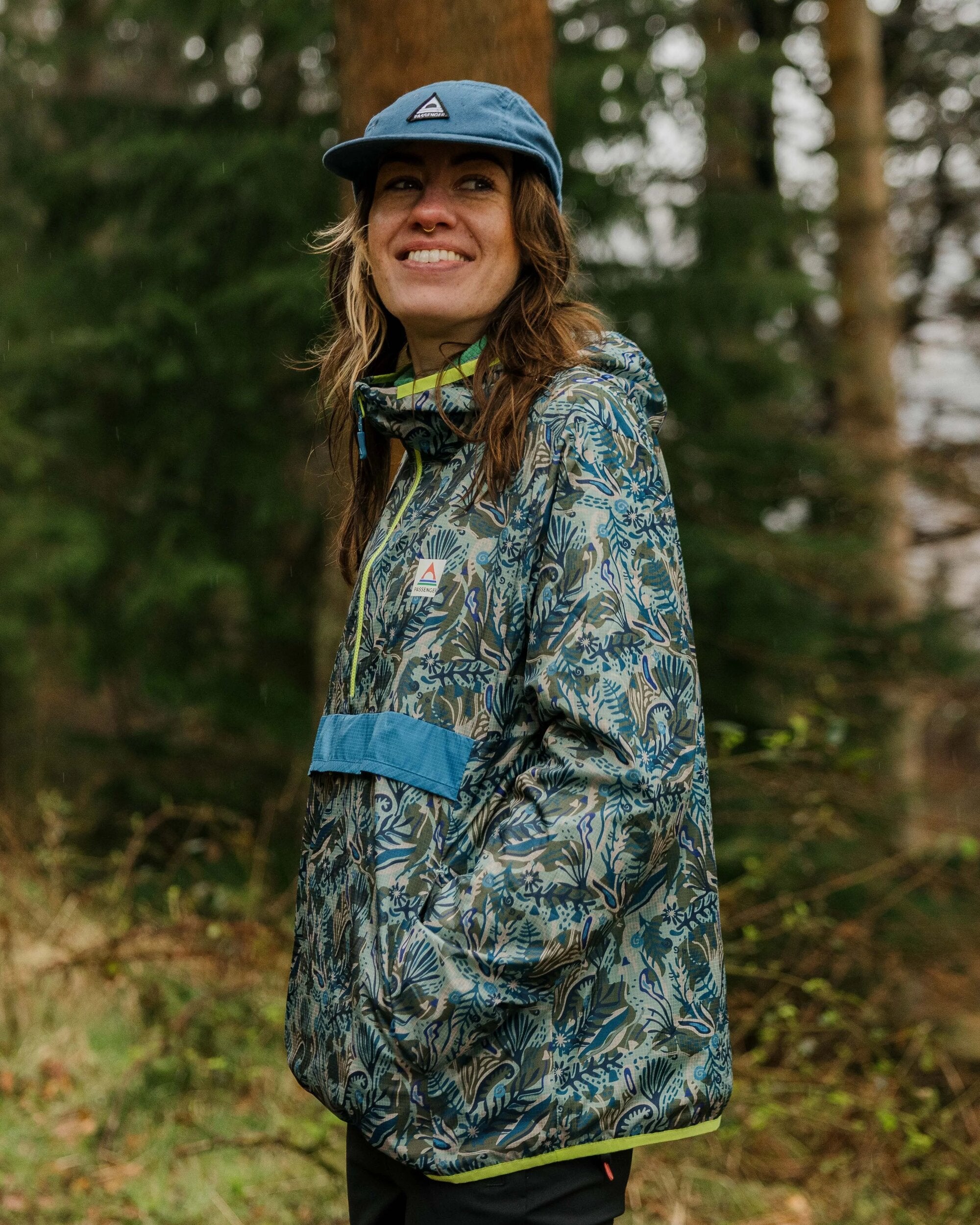 Viento Recycled Windshell Anorak - Abstract Seaweed Pistachio - Lifestyle