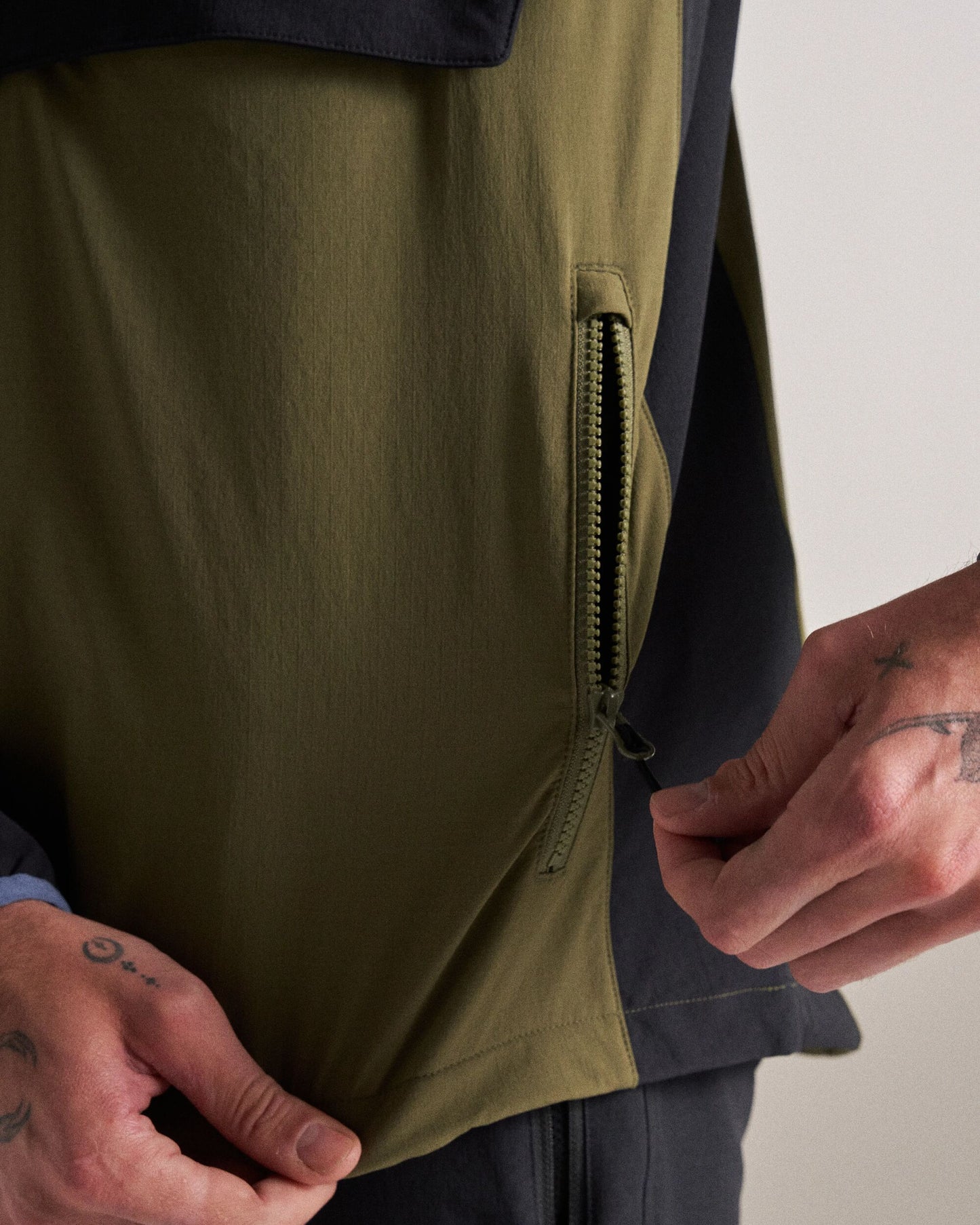 Roamer Light Recycled Softshell Jacket - Black/Khaki - Studio Ecomm
