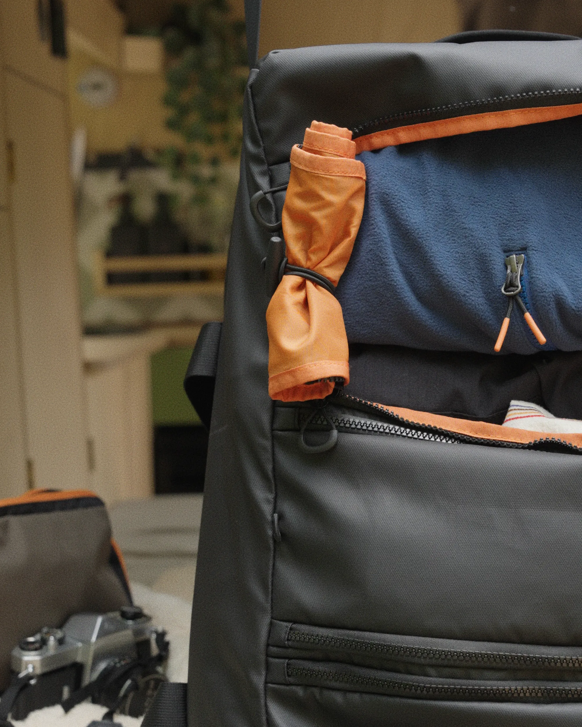 Vandrobe Recycled Duffel - Black - Lifestyle